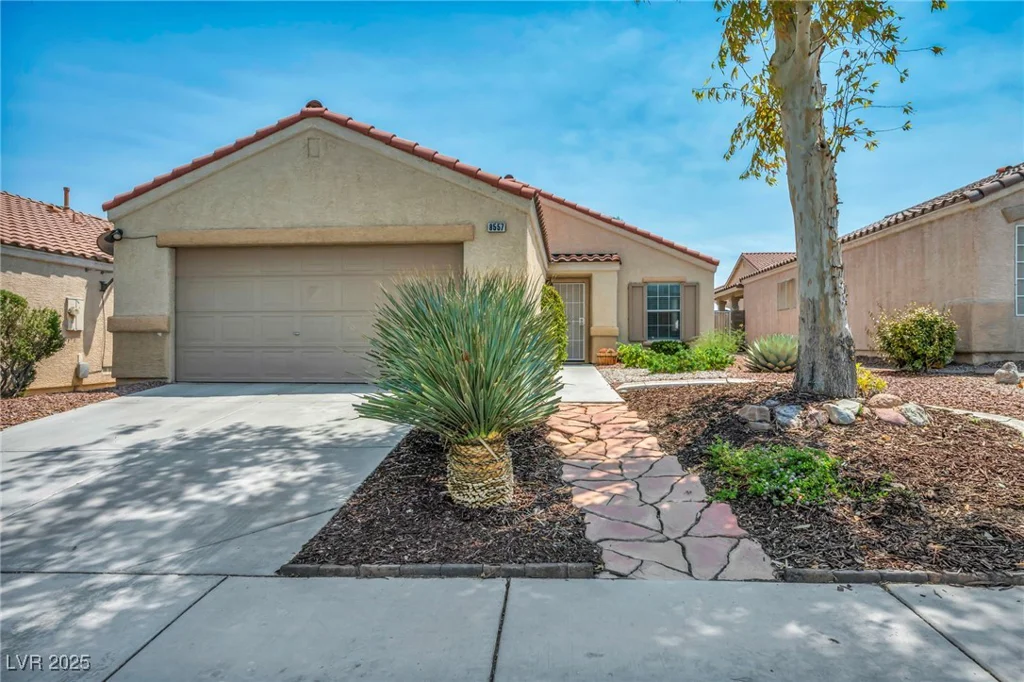 8557 Hidden Pines, Las Vegas, NV 89143