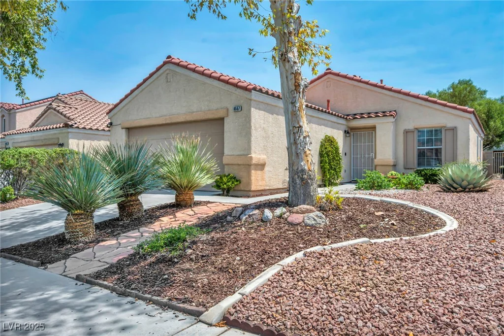 8557 Hidden Pines, Las Vegas, NV 89143