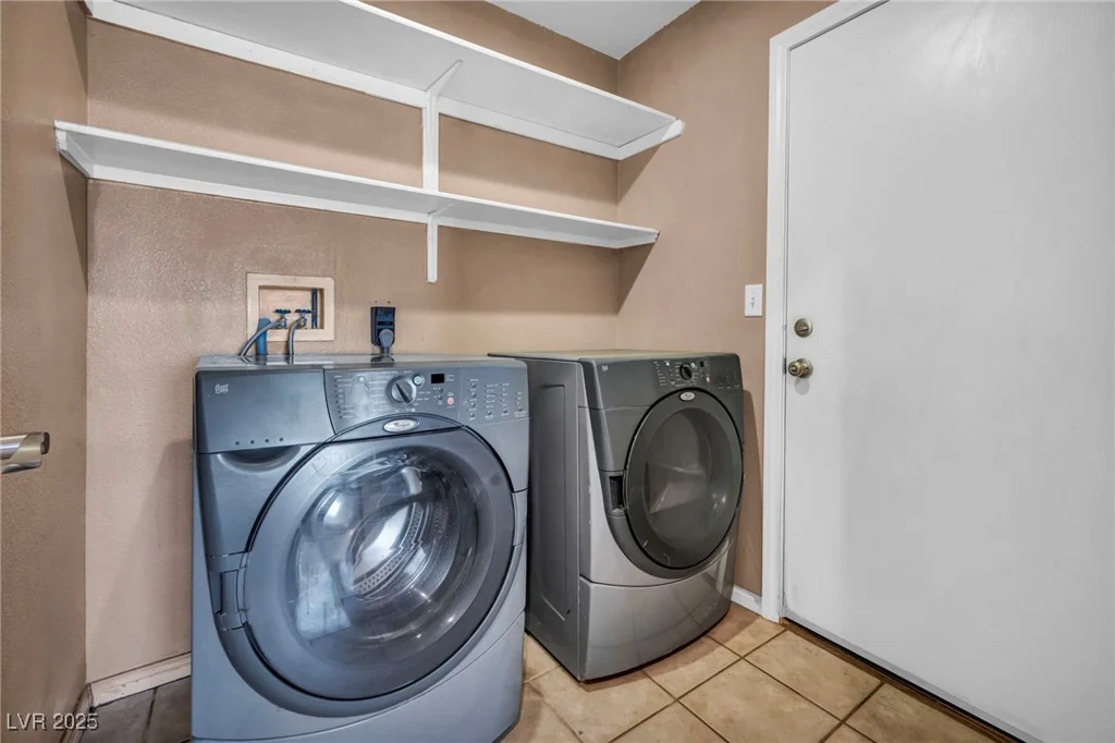 8557 Hidden Pines, Las Vegas, NV 89143
