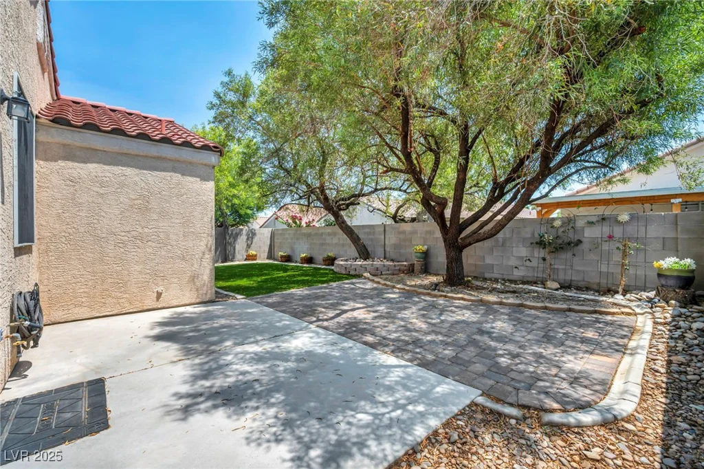 8557 Hidden Pines, Las Vegas, NV 89143