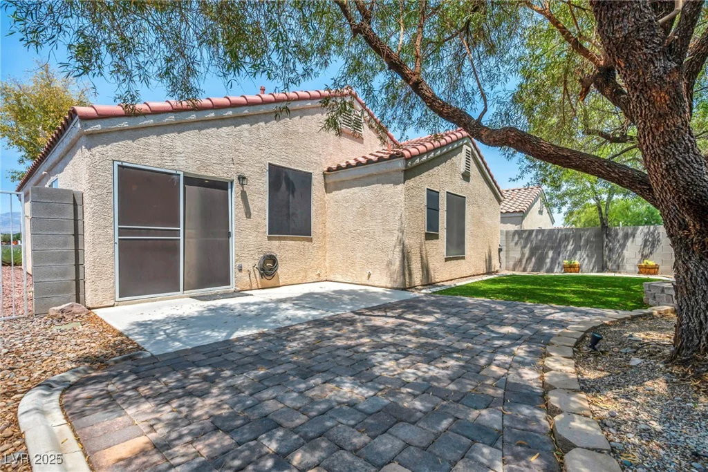 8557 Hidden Pines, Las Vegas, NV 89143