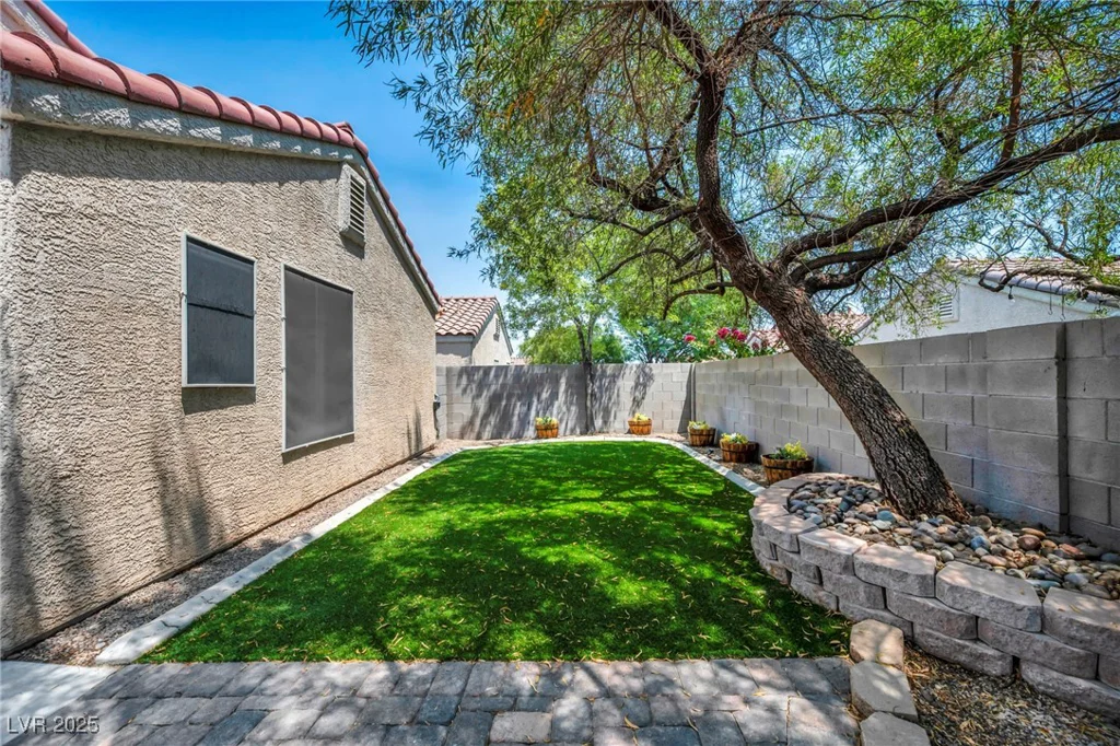 8557 Hidden Pines, Las Vegas, NV 89143