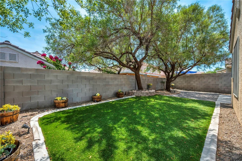 8557 Hidden Pines, Las Vegas, NV 89143