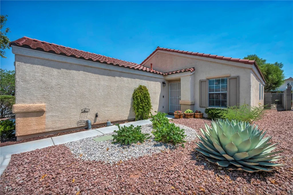 8557 Hidden Pines, Las Vegas, NV 89143