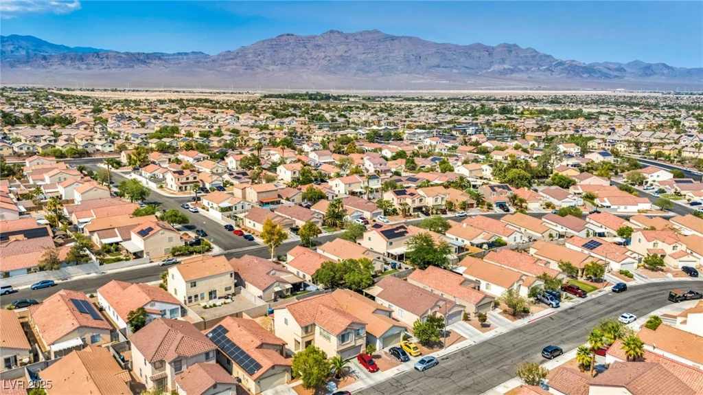 8557 Hidden Pines, Las Vegas, NV 89143