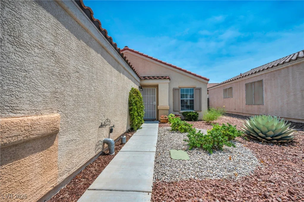 8557 Hidden Pines, Las Vegas, NV 89143