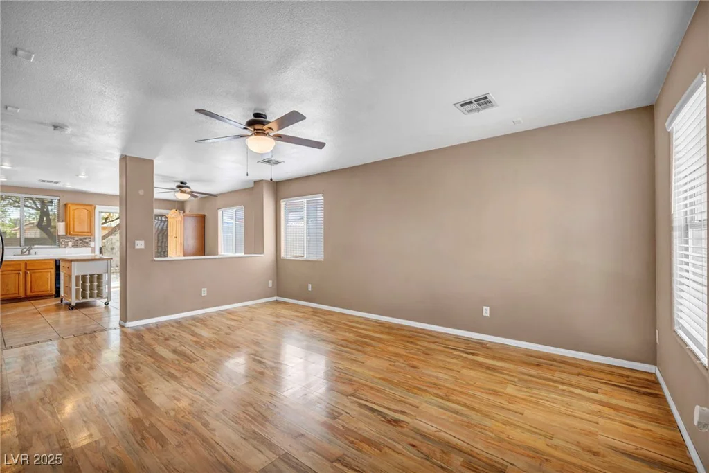 8557 Hidden Pines, Las Vegas, NV 89143