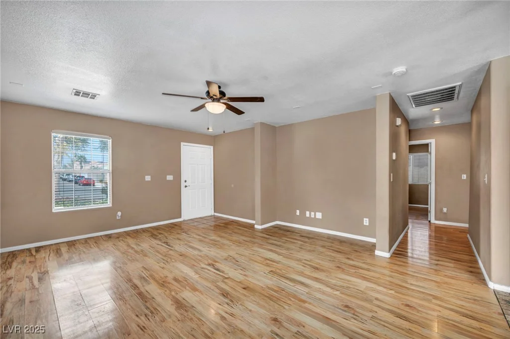 8557 Hidden Pines, Las Vegas, NV 89143