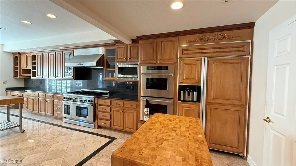 8821 Sandspring, Las Vegas, NV 89134