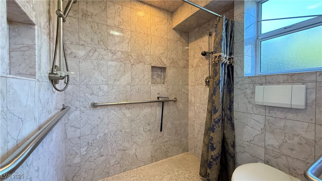 8821 Sandspring, Las Vegas, NV 89134