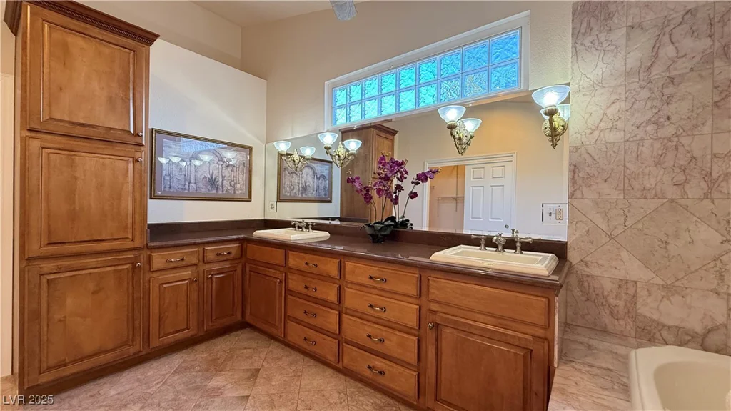 8821 Sandspring, Las Vegas, NV 89134