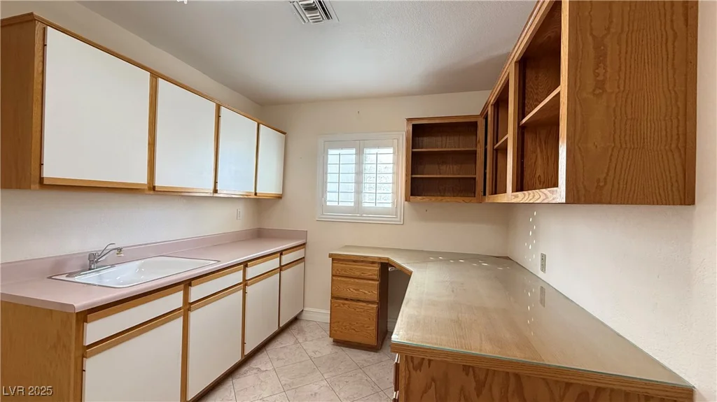 8821 Sandspring, Las Vegas, NV 89134