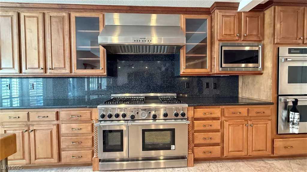 8821 Sandspring, Las Vegas, NV 89134