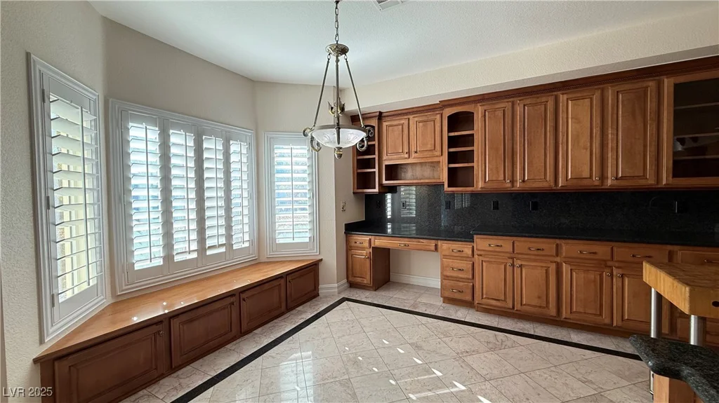 8821 Sandspring, Las Vegas, NV 89134