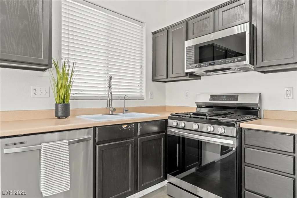 9420 Plover Falls, Las Vegas, NV 89149