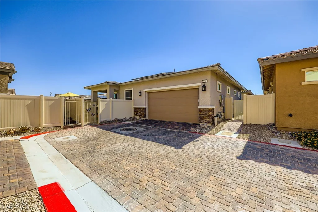 750 Agave Falls, Henderson, NV 89011
