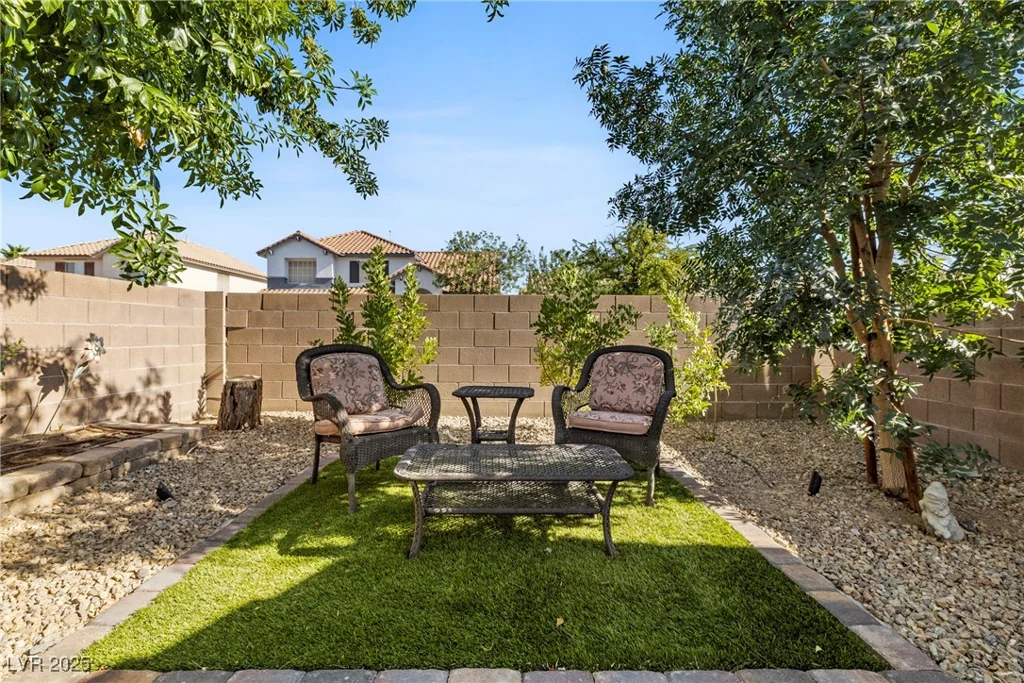 304 Desert Knolls, Henderson, NV 89014