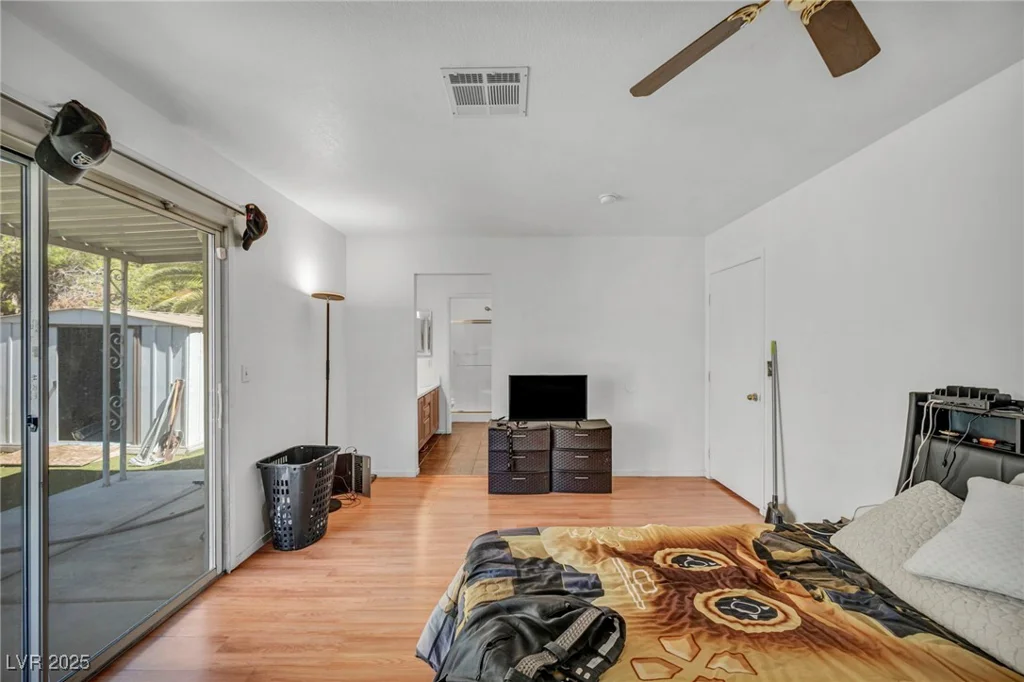 2165 Saint Paul, Las Vegas, NV 89104
