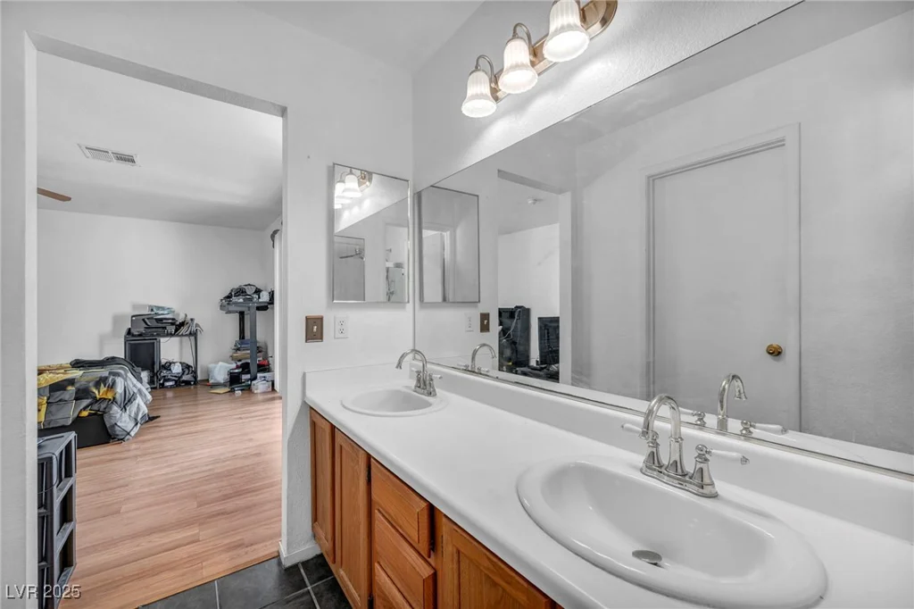 2165 Saint Paul, Las Vegas, NV 89104