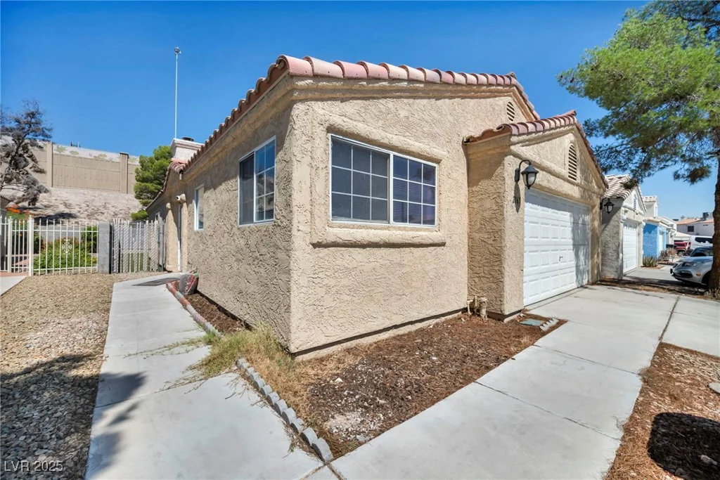 2165 Saint Paul, Las Vegas, NV 89104