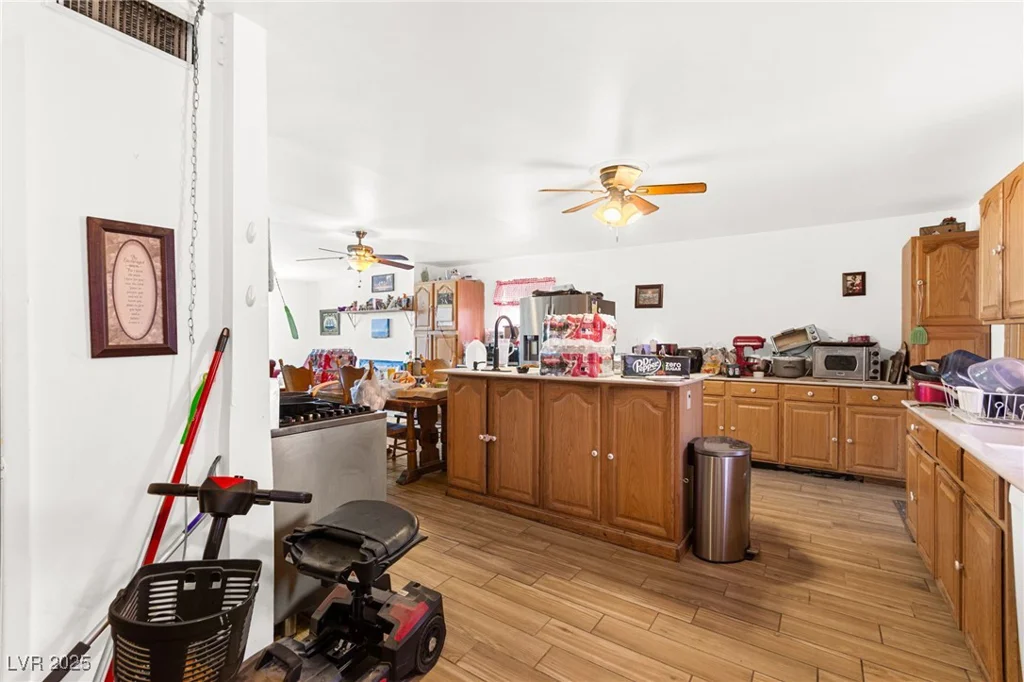 5225 Saratoga, Las Vegas, NV 89120