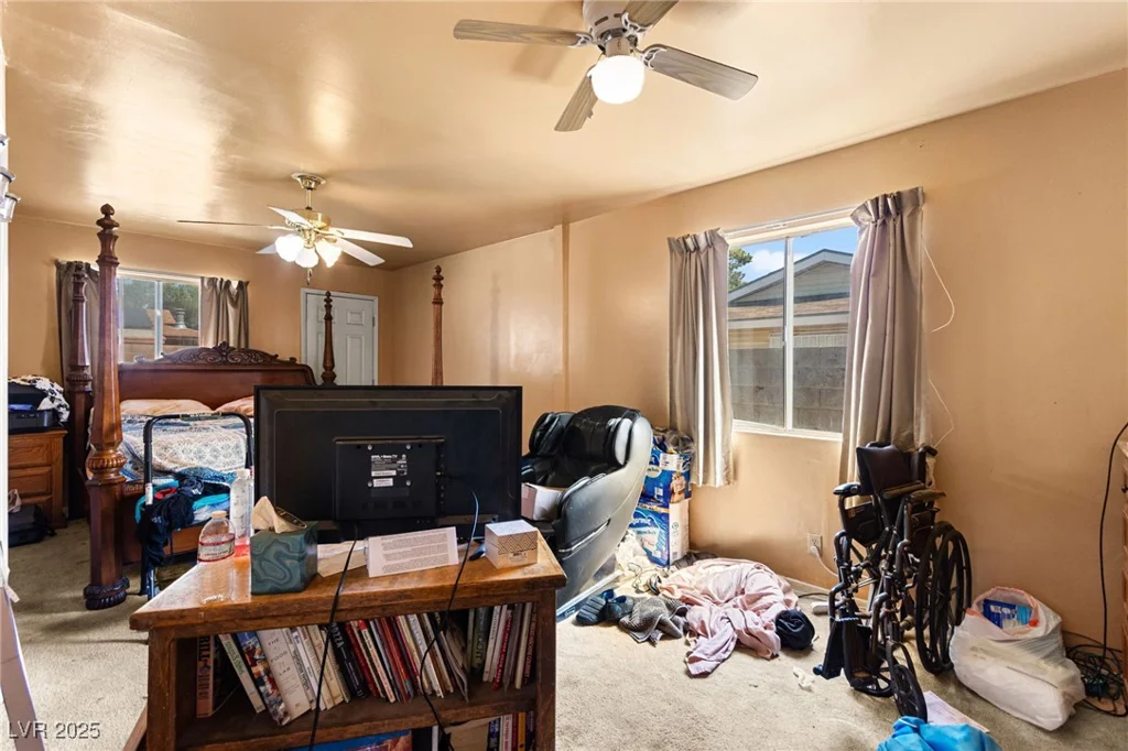 5225 Saratoga, Las Vegas, NV 89120