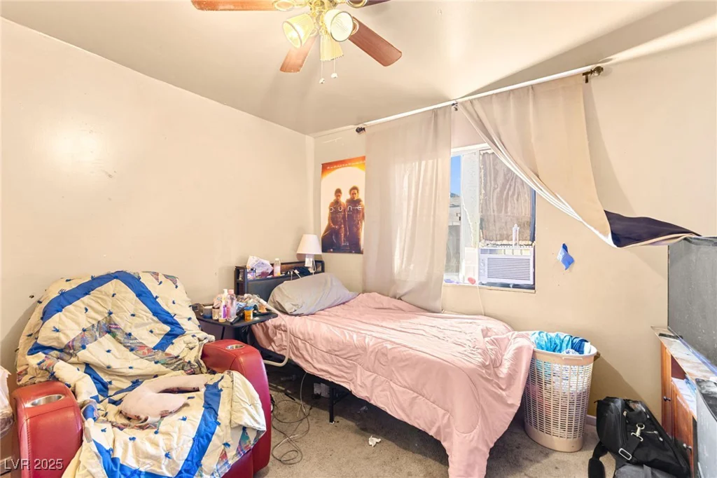 5225 Saratoga, Las Vegas, NV 89120