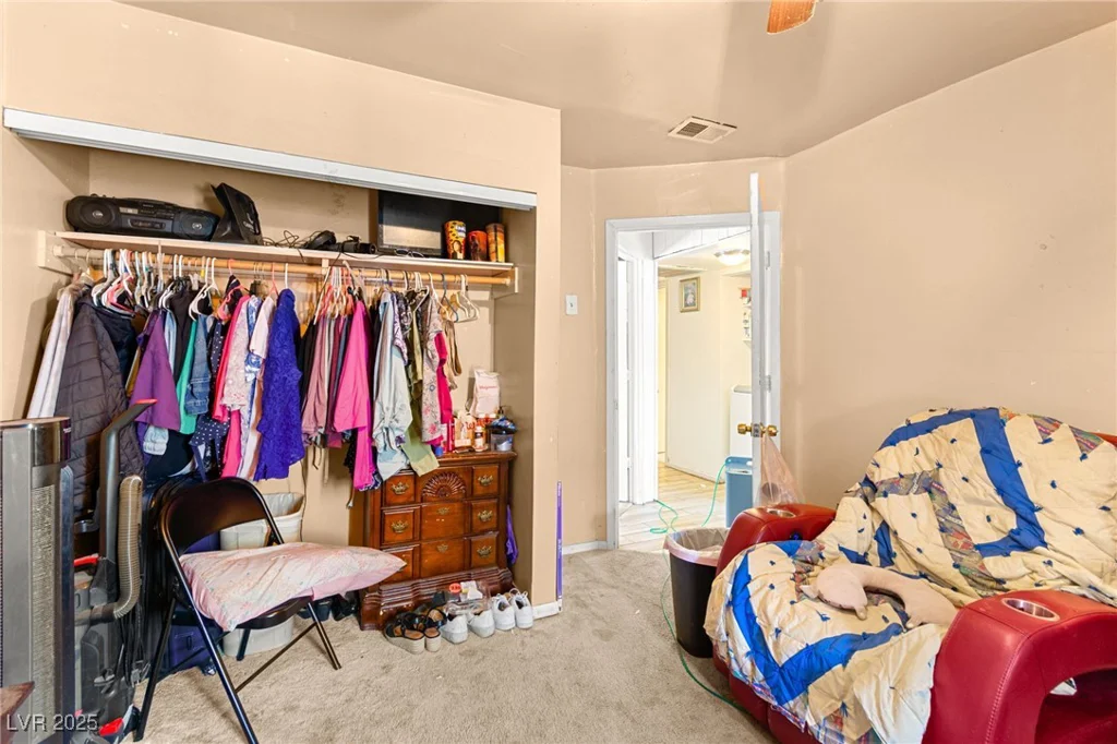 5225 Saratoga, Las Vegas, NV 89120