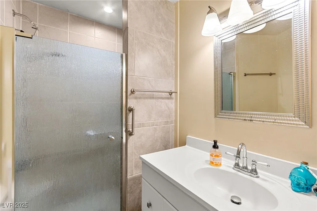 5225 Saratoga, Las Vegas, NV 89120