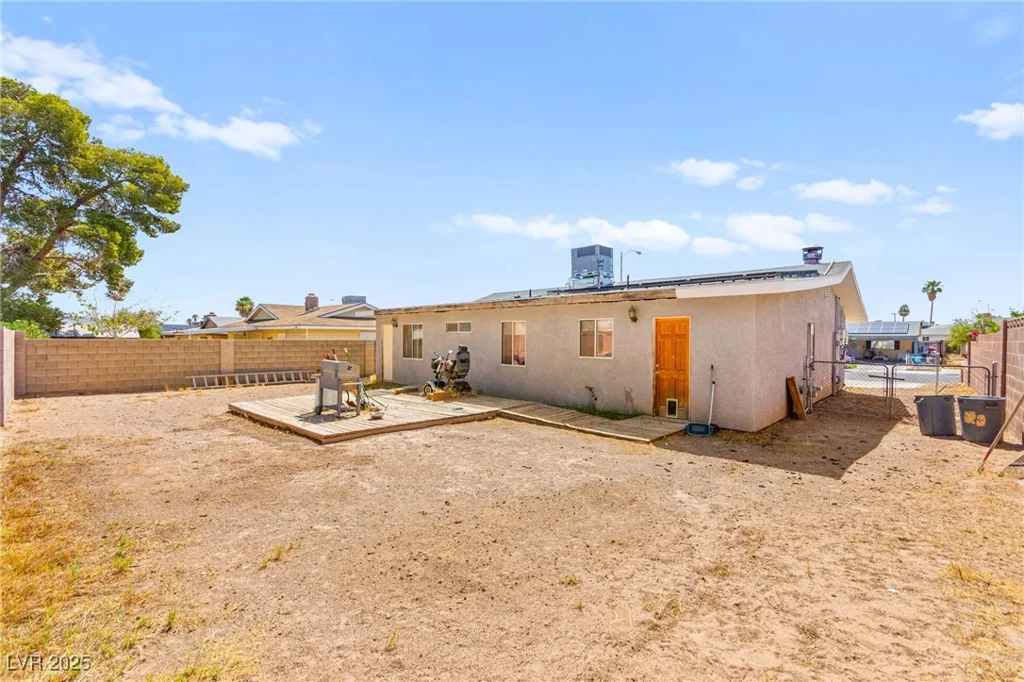 5225 Saratoga, Las Vegas, NV 89120