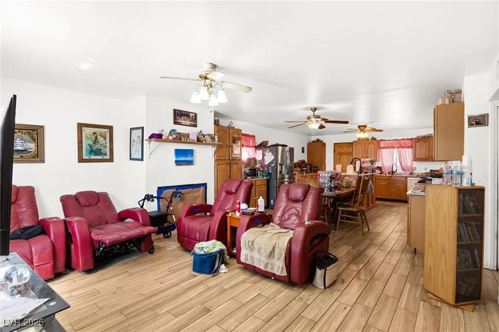 5225 Saratoga, Las Vegas, NV 89120