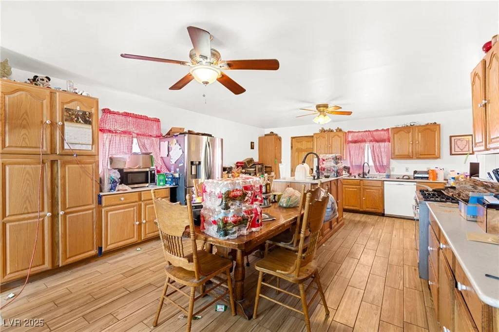 5225 Saratoga, Las Vegas, NV 89120