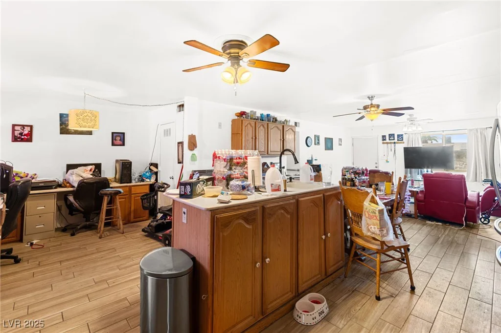 5225 Saratoga, Las Vegas, NV 89120