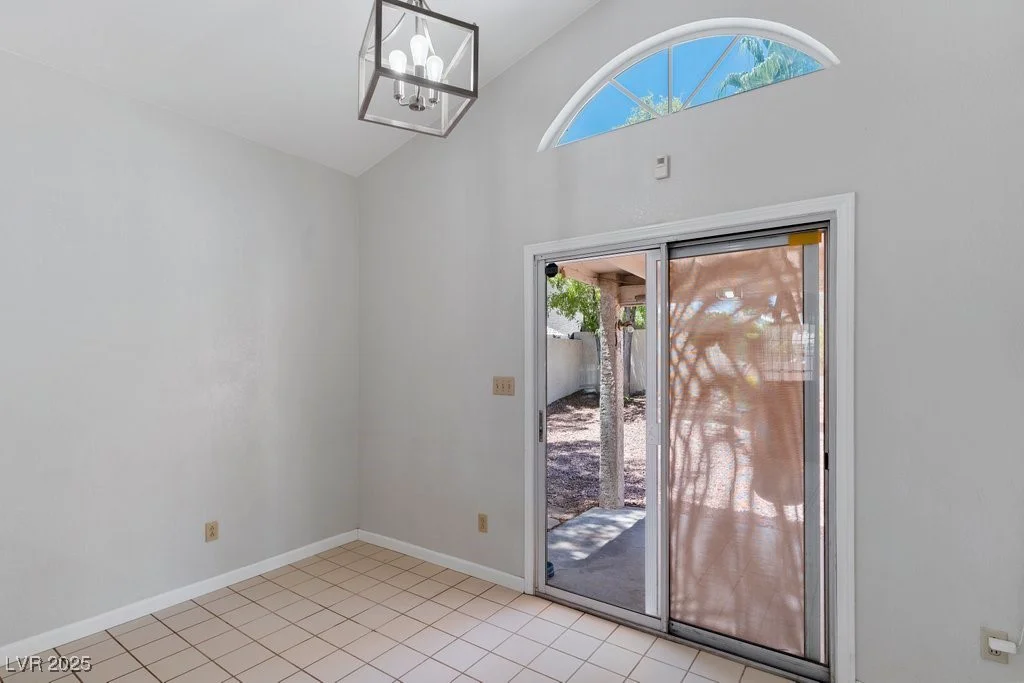5621 Desert Creek, Las Vegas, NV 89149