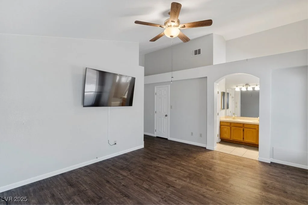 5621 Desert Creek, Las Vegas, NV 89149