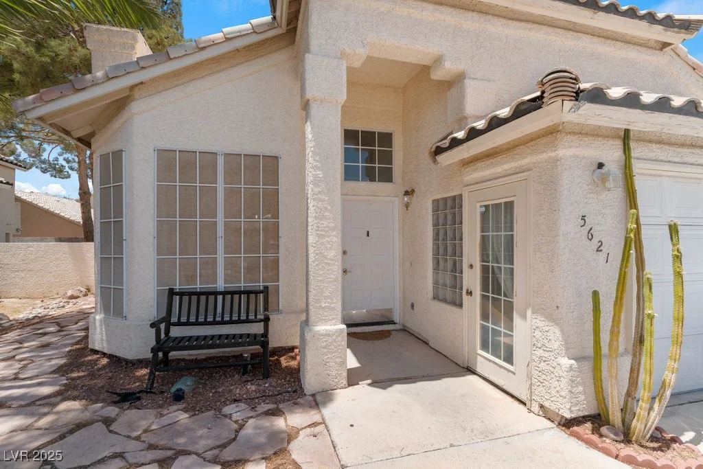 5621 Desert Creek, Las Vegas, NV 89149