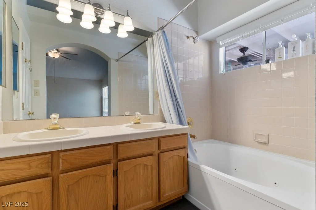 5621 Desert Creek, Las Vegas, NV 89149