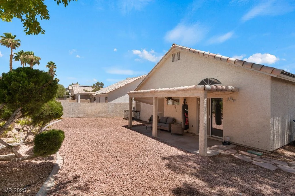 5621 Desert Creek, Las Vegas, NV 89149