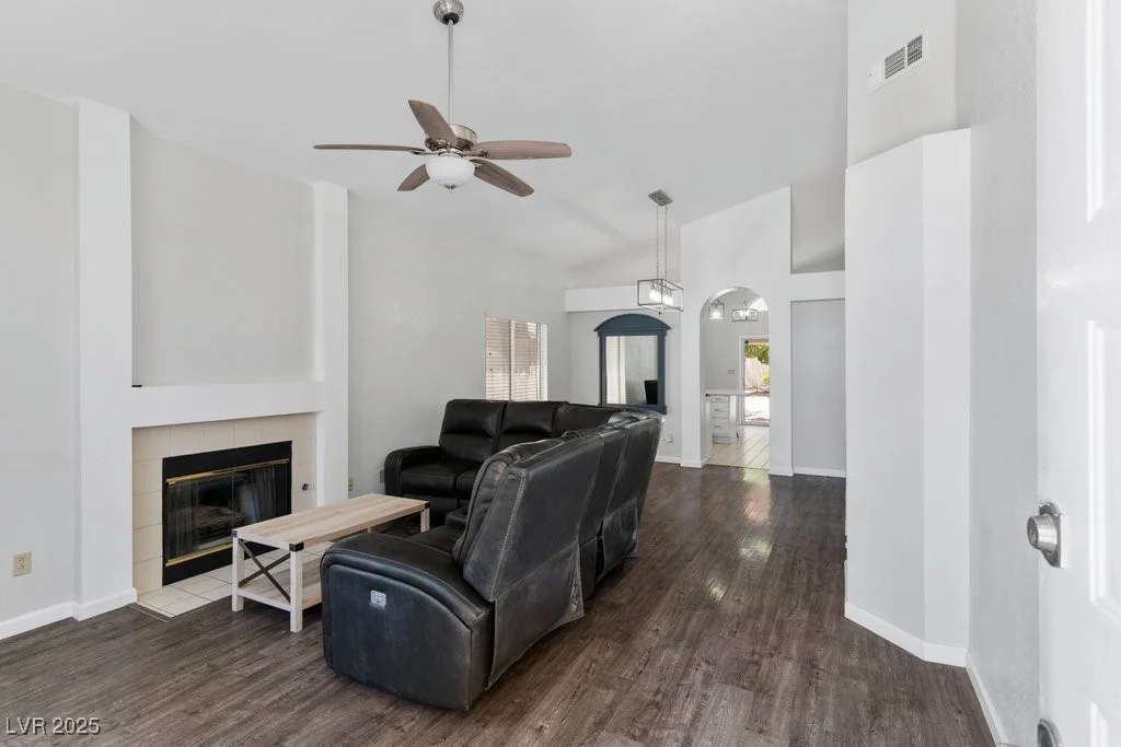 5621 Desert Creek, Las Vegas, NV 89149