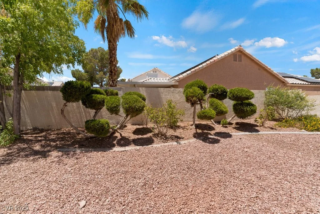 5621 Desert Creek, Las Vegas, NV 89149