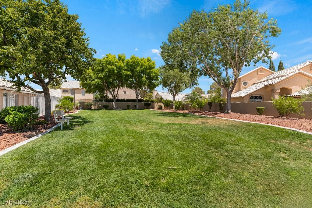 5621 Desert Creek, Las Vegas, NV 89149