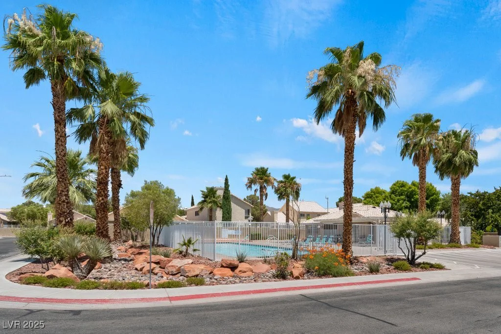 5621 Desert Creek, Las Vegas, NV 89149