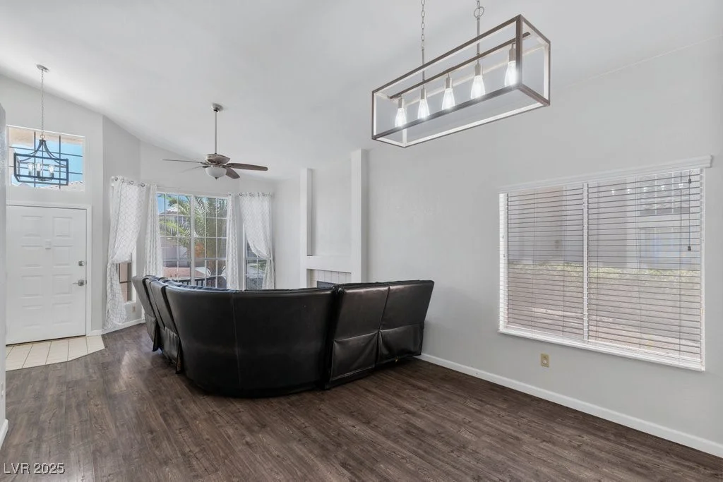 5621 Desert Creek, Las Vegas, NV 89149