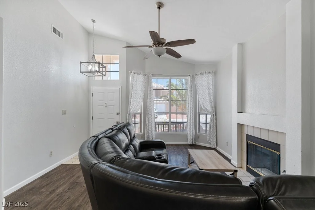5621 Desert Creek, Las Vegas, NV 89149