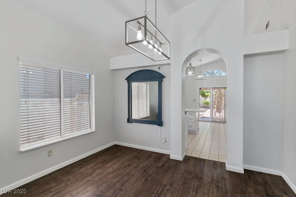 5621 Desert Creek, Las Vegas, NV 89149