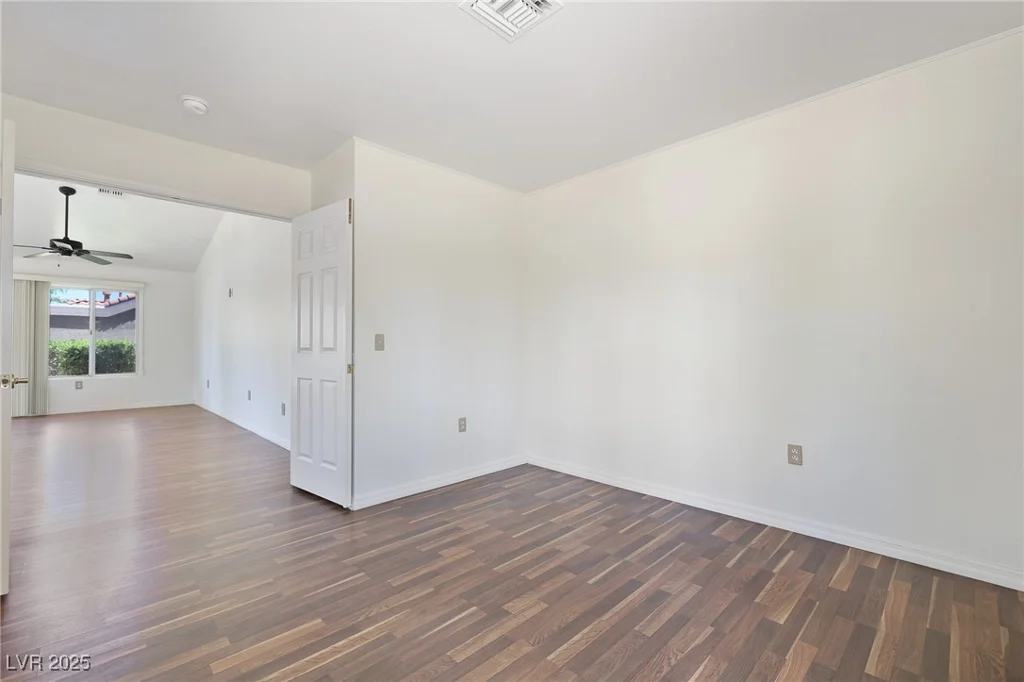8560 Desert Holly, Las Vegas, NV 89134