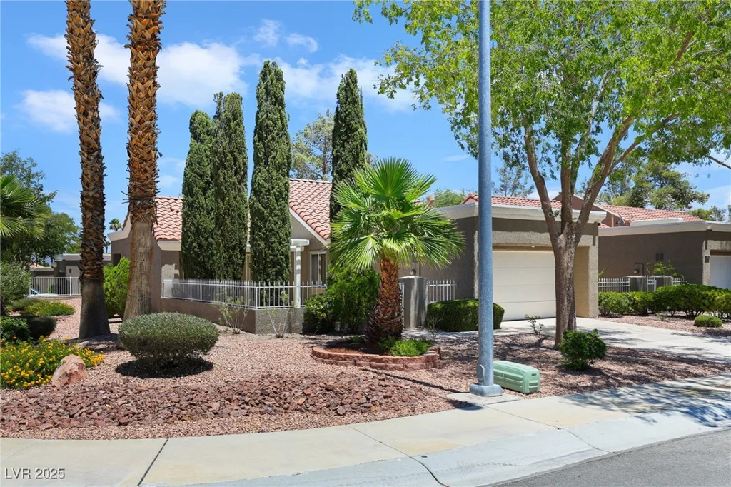 8560 Desert Holly, Las Vegas, NV 89134