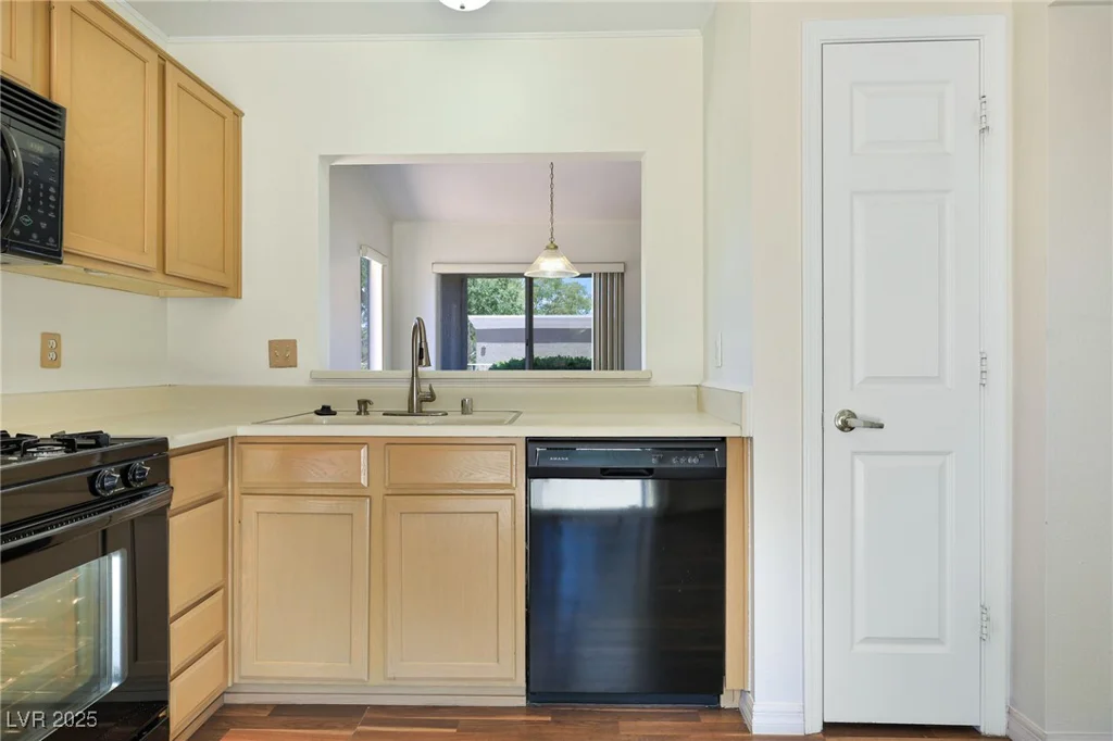 8560 Desert Holly, Las Vegas, NV 89134