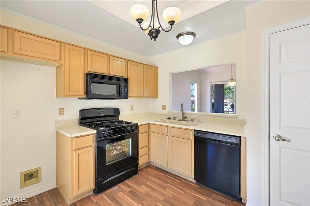 8560 Desert Holly, Las Vegas, NV 89134