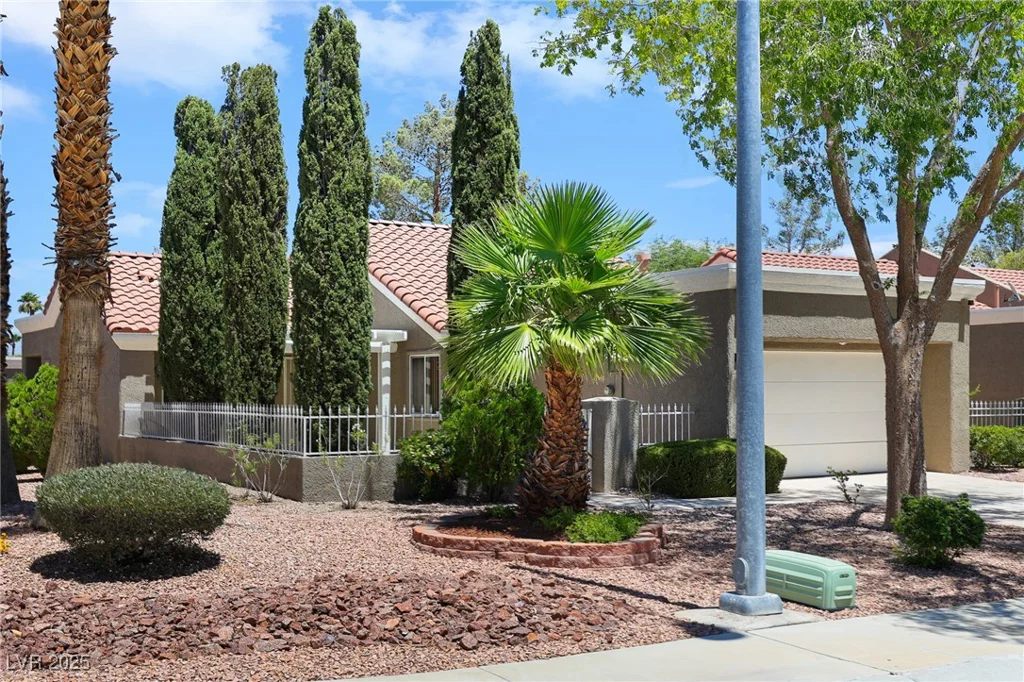 8560 Desert Holly, Las Vegas, NV 89134